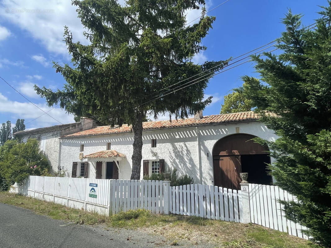 Maison à MARTRES