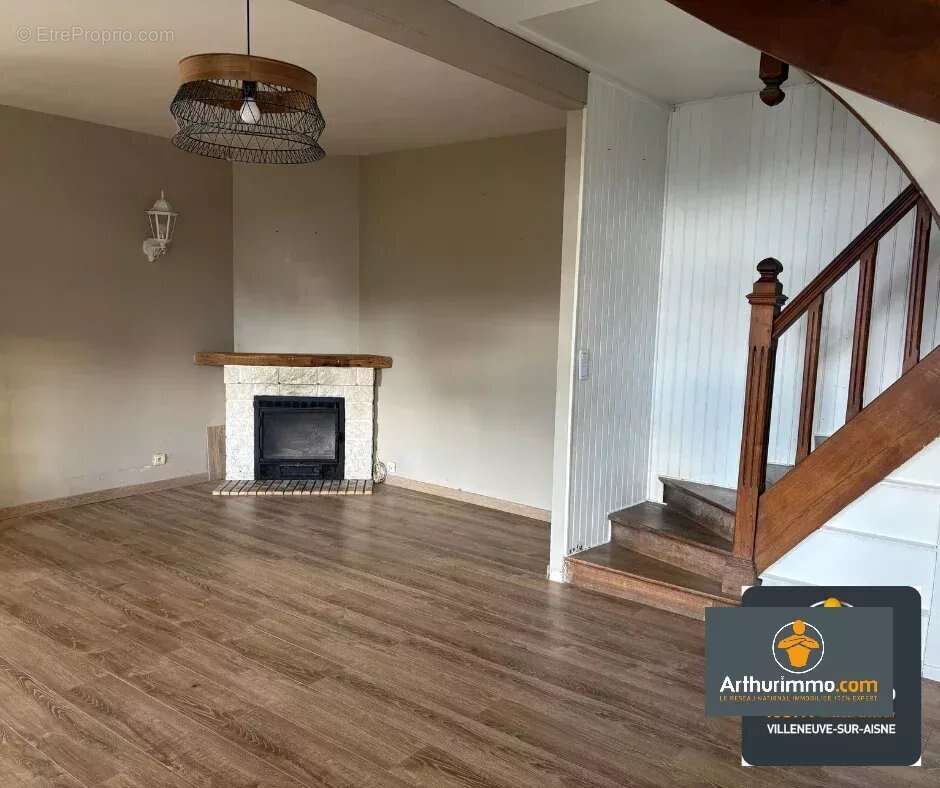 Maison à BOURG-ET-COMIN