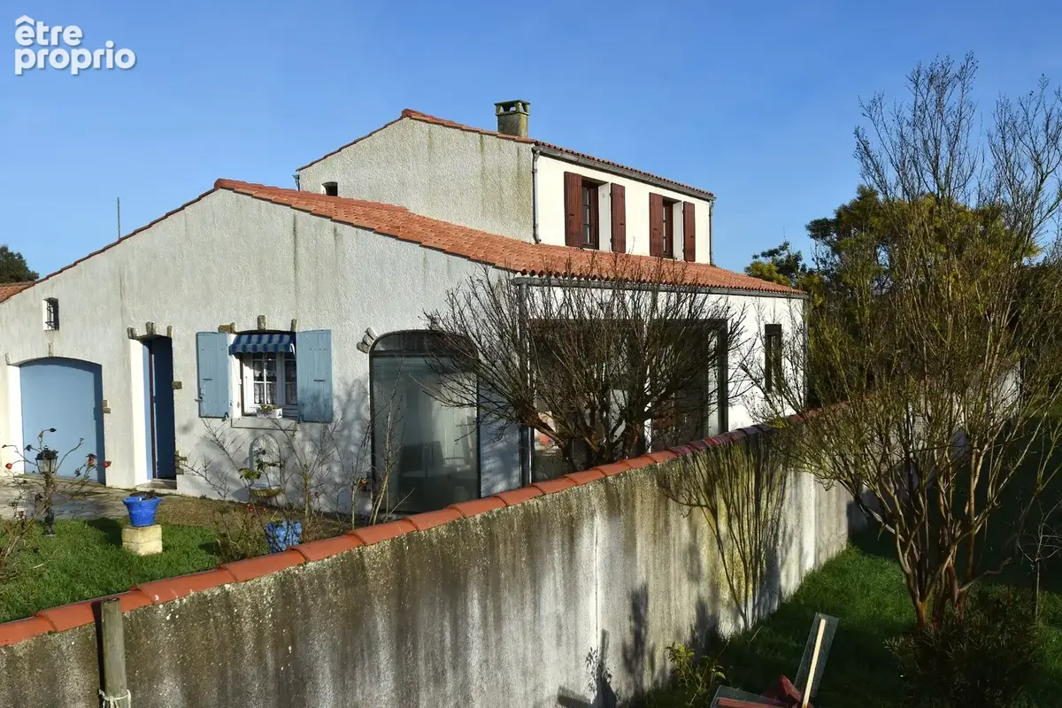 Dpt Charente Maritime (17), Ile d'Oléron,  Maison à vendre 5 pièces, 100 m²habitables, terrain 500 m², LA BREE LES BAINS (17) - photo 2