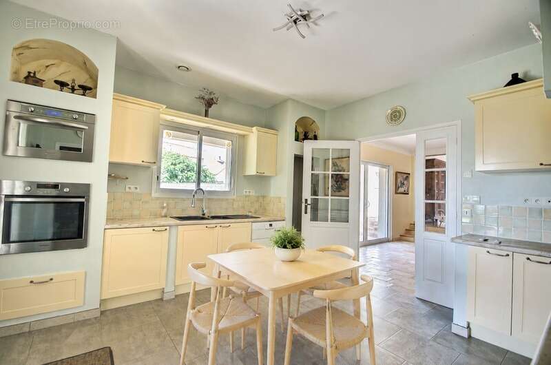 Maison à vendre de 217 m² au calme, sur plus de 2 100 m² de parcelle, à 7 min de Châtelaillon-Plage - photo 13