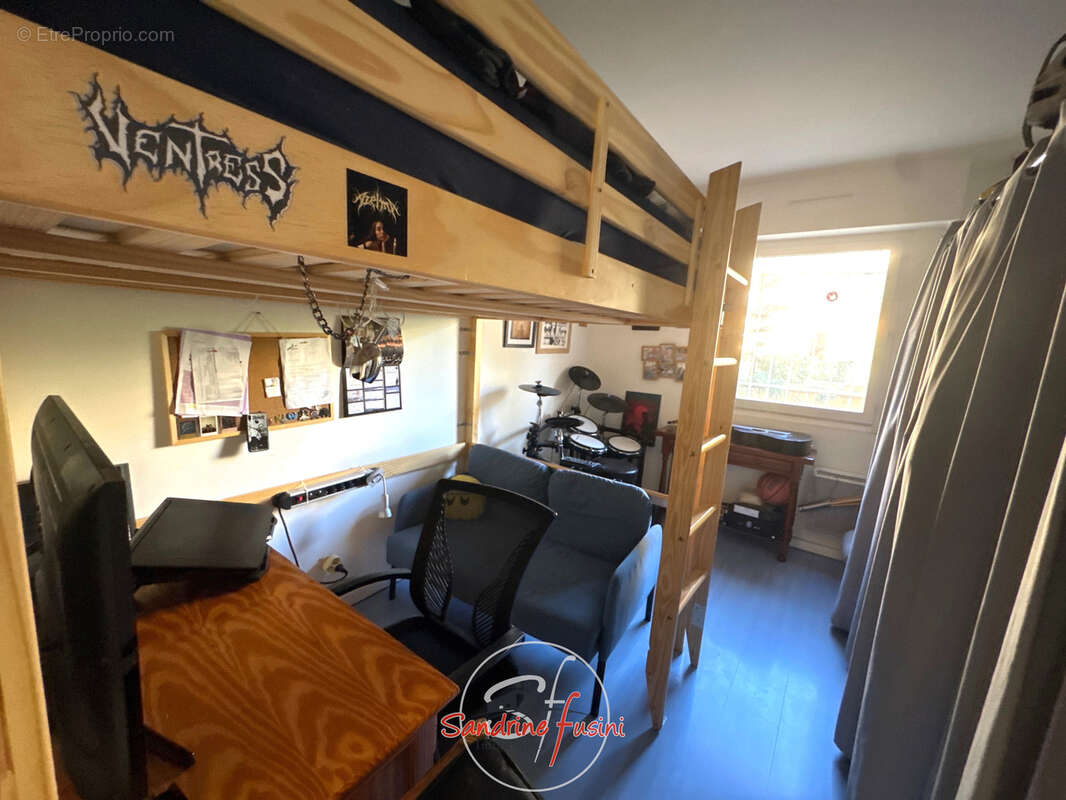 Appartement à CARROS
