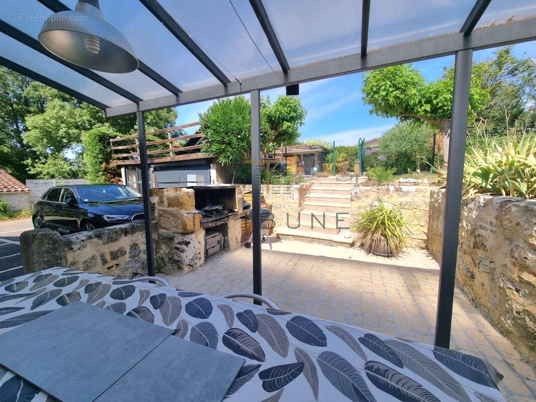 Maison T4 avec garage, piscine et dépendance T3 - photo 4
