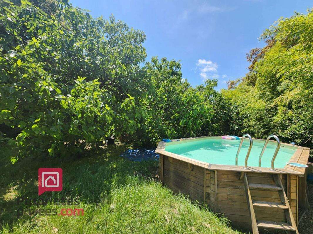 Maison à BAGNOLS-EN-FORET