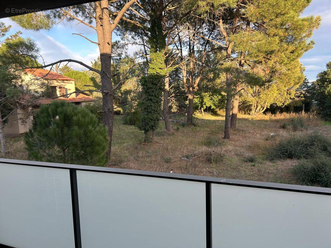 Appartement à GARONS