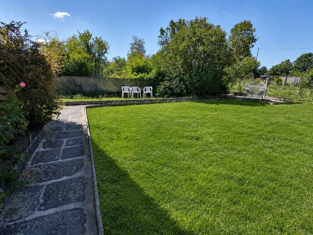 Appartement 122 m² à Evaux-Les-Bains  - photo 5