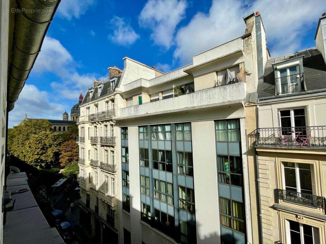 Appartement à PARIS-8E