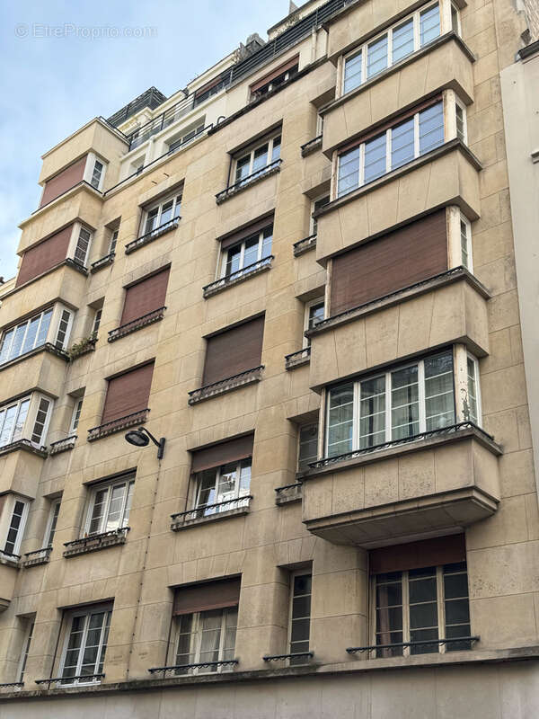 Appartement à PARIS-17E