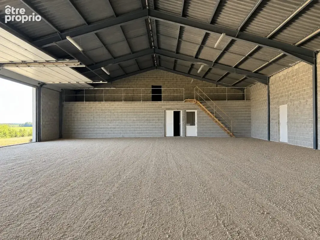 Commerce 550 m² à Mansle  - photo 4