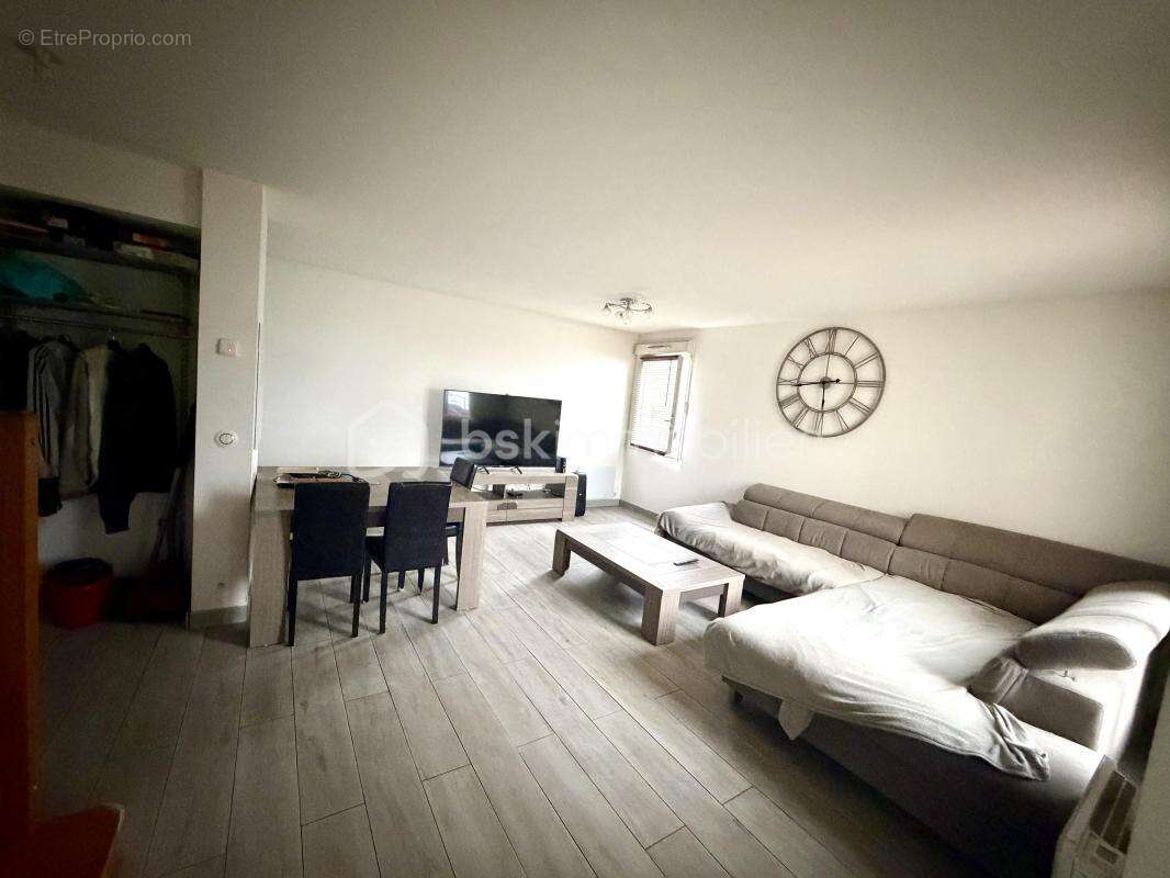 Appartement à SAVIGNY-LE-TEMPLE