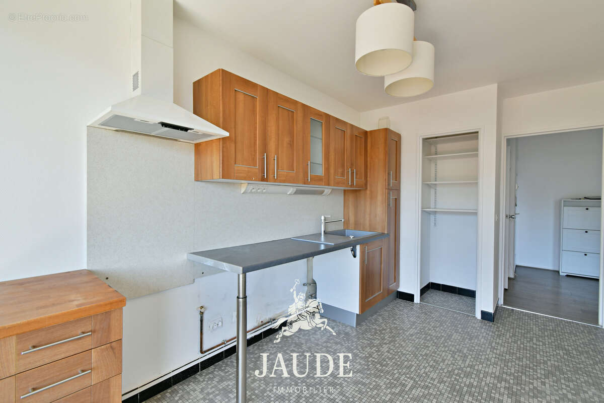 Appartement T2 de 45 m2 avec grand balcon, cave et garage   Résidence Le Sévigné, Chamalières - photo 6