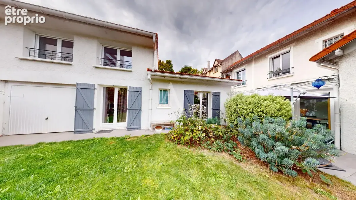 Quartier République - Maison de charme rénovée avec jardin plein Sud - Emplacement recherché - photo 3