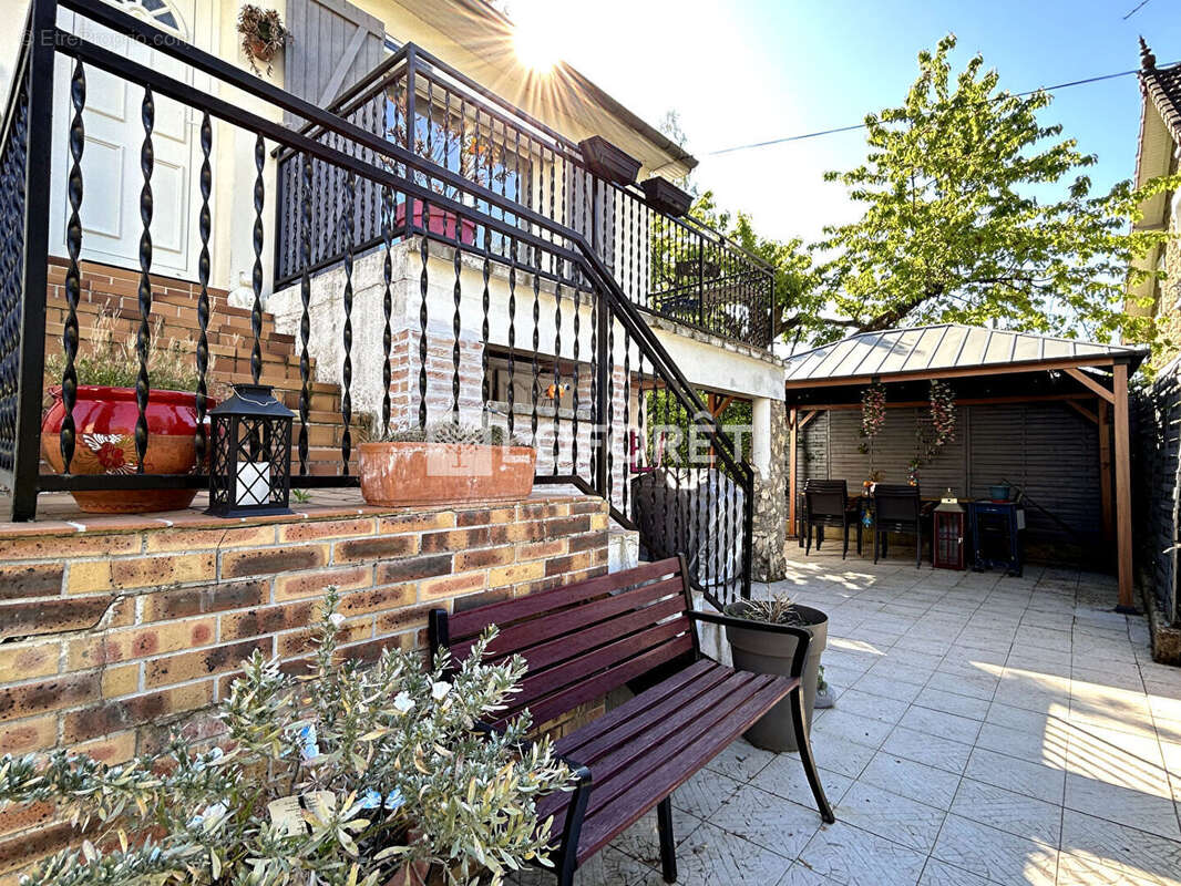Maison à JUZIERS