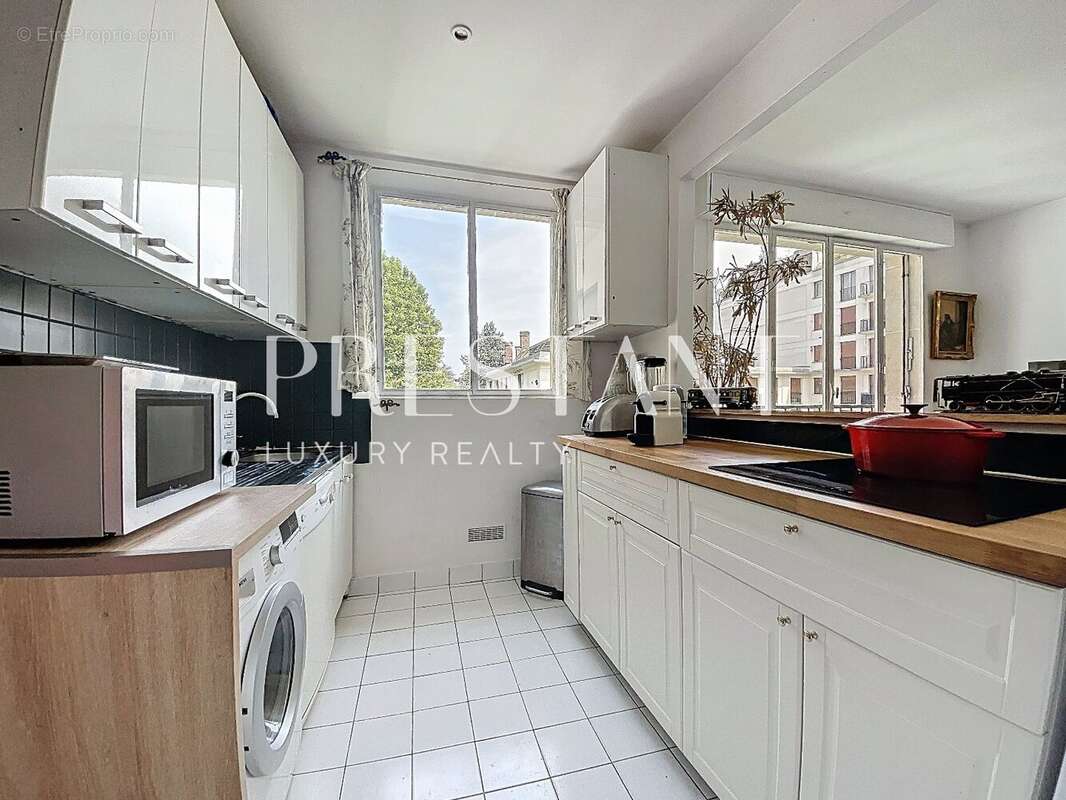Appartement à NEUILLY-SUR-SEINE