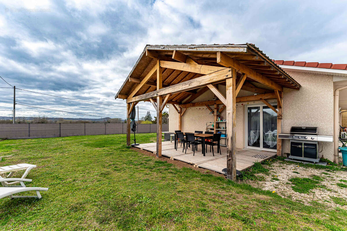Maison à FRONTONAS