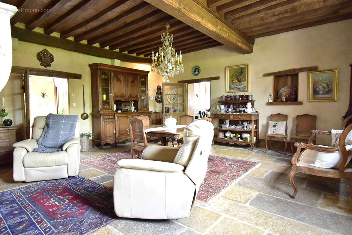 Maison à SAINT-MARTIN-EN-BRESSE