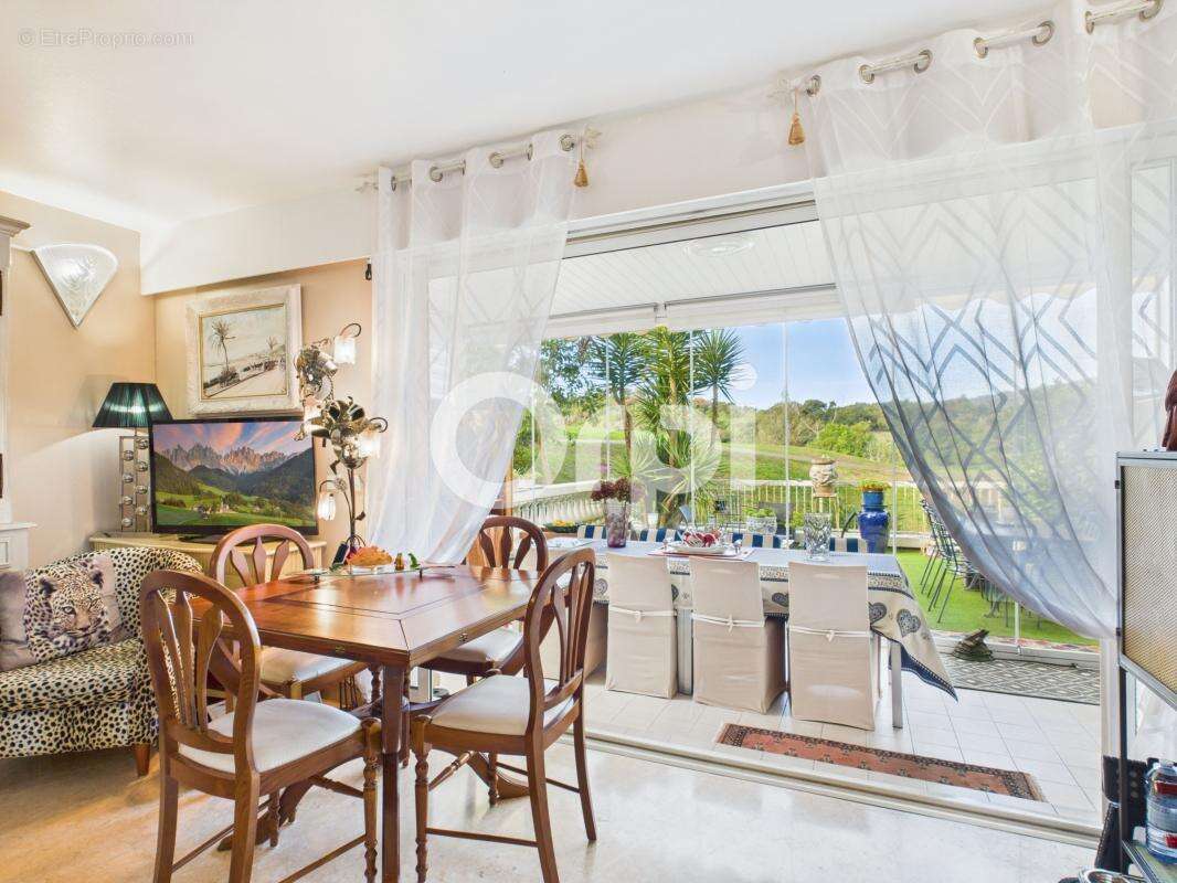 Appartement à MANDELIEU-LA-NAPOULE