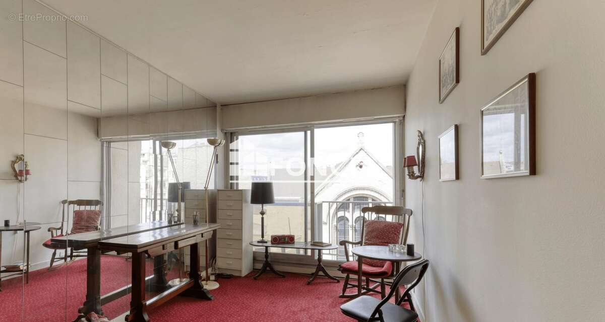Appartement à PARIS-16E
