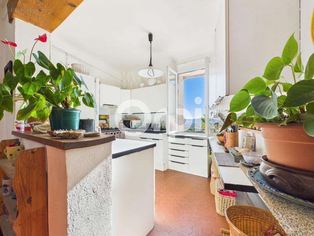 Appartement à TOURRETTES