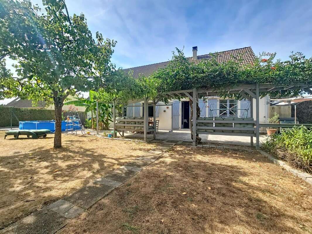 Maison 180 m² à Sainte-Colombe  - photo 2