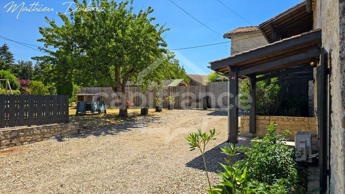 Maison en pierre rénovée avec vue sur les vignes, au cœur d’un village de caractère - photo 25