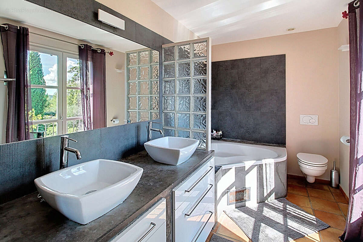 Maison à FIGANIERES