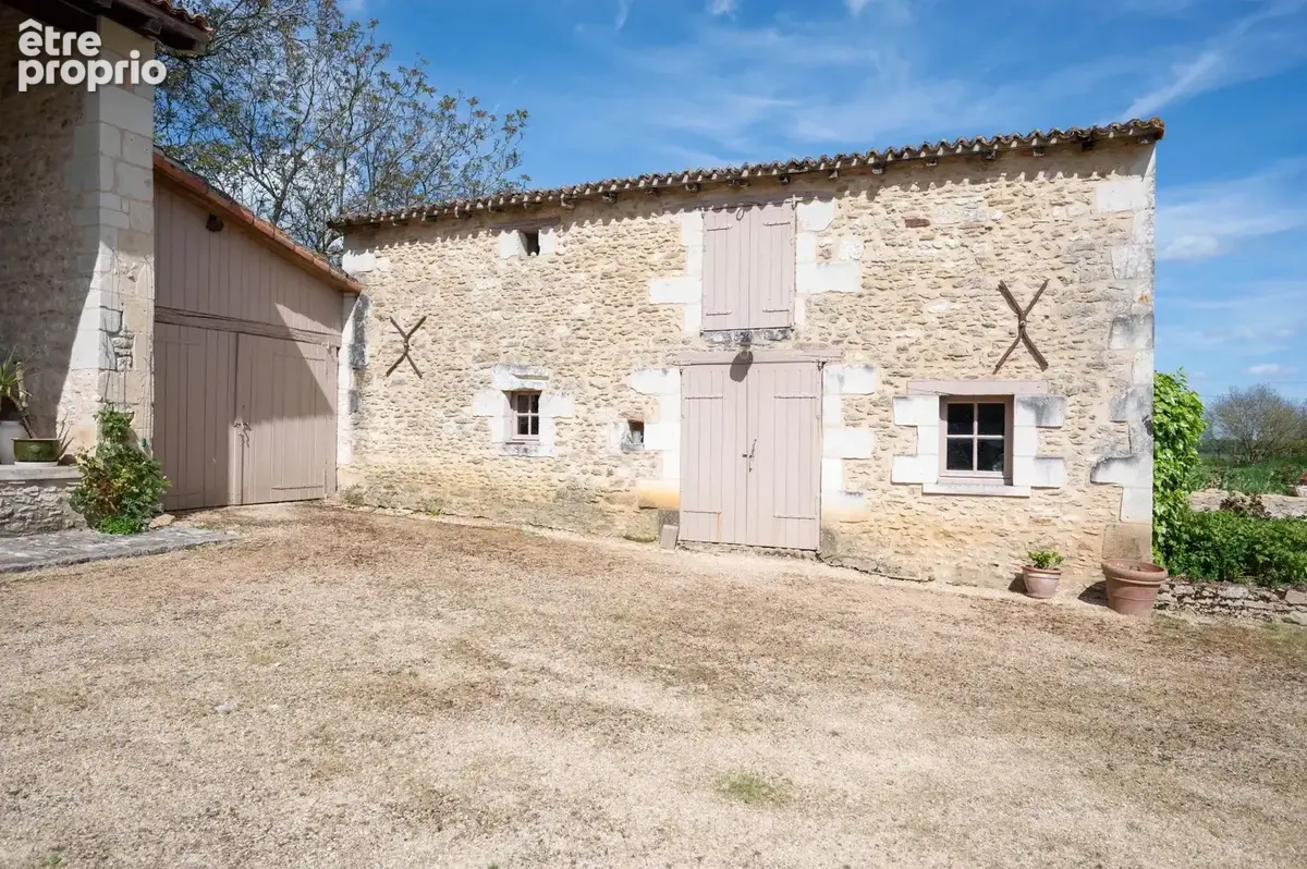 Logis avec parc boisé thurageau - photo 16