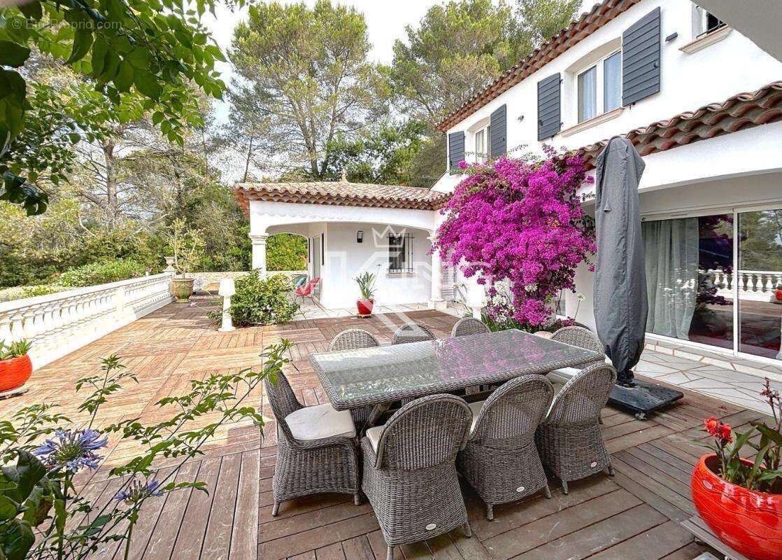 Maison à PUGET-SUR-ARGENS