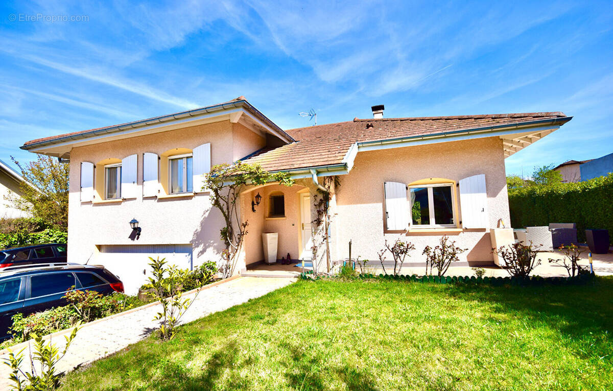 Maison à VETRAZ-MONTHOUX