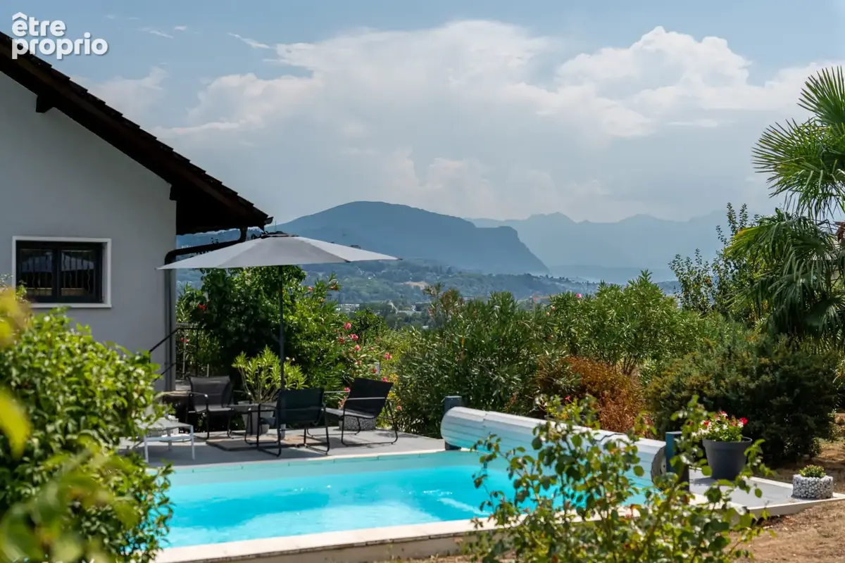 La Motte Servolex - Maison de 163 m2 - Sous-sol complet - Terrain de 1.972m2 - Piscine et jolie vue - photo 2