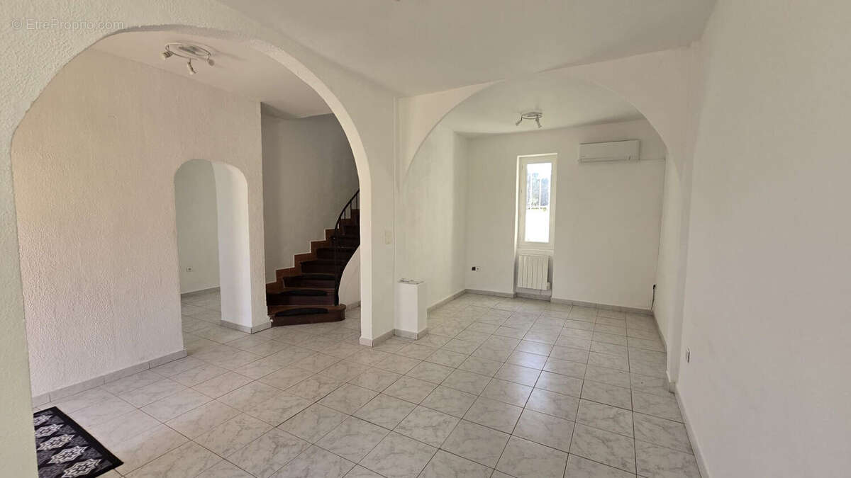 Maison à LE CASTELLET