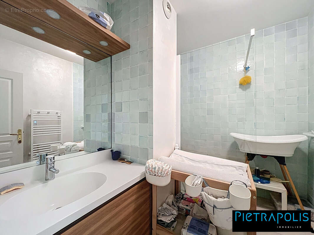 Appartement à CHARBONNIERES-LES-BAINS