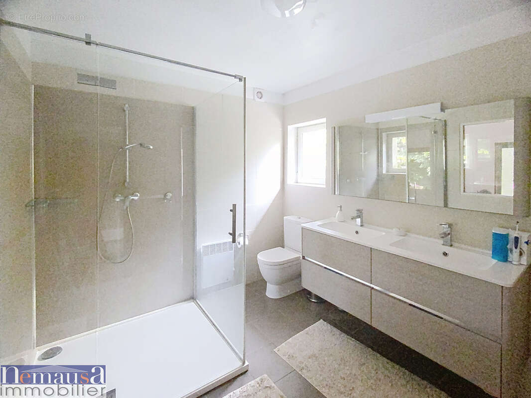 Maison à SAINT-LAURENT-DES-ARBRES