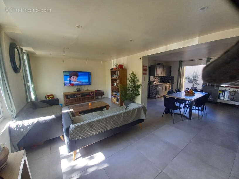PUGET SUR ARGENS Appartement climatisé et rénové 2 terrasses 3 chambres 105 m2 - photo 2