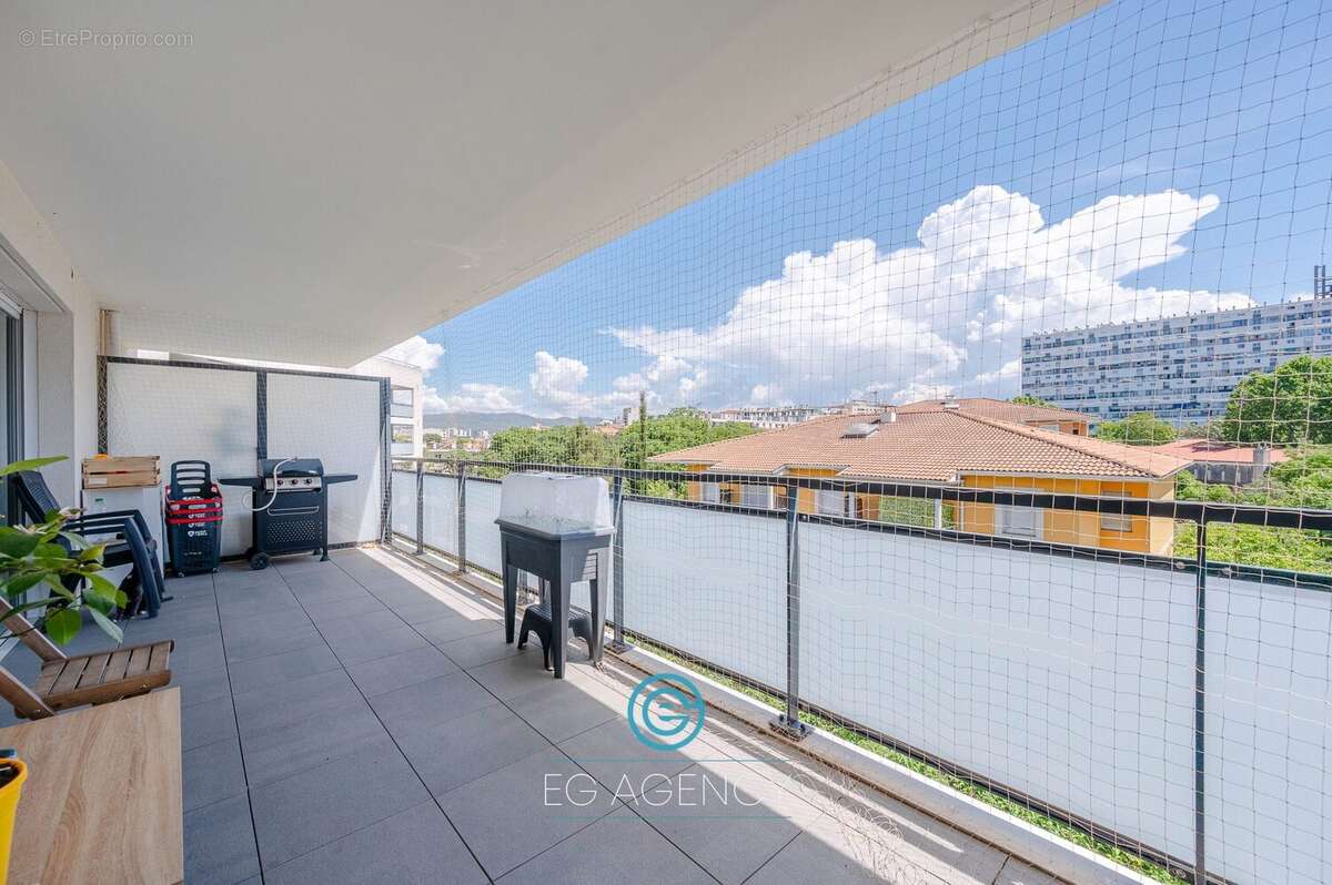 Appartement à MARSEILLE-4E