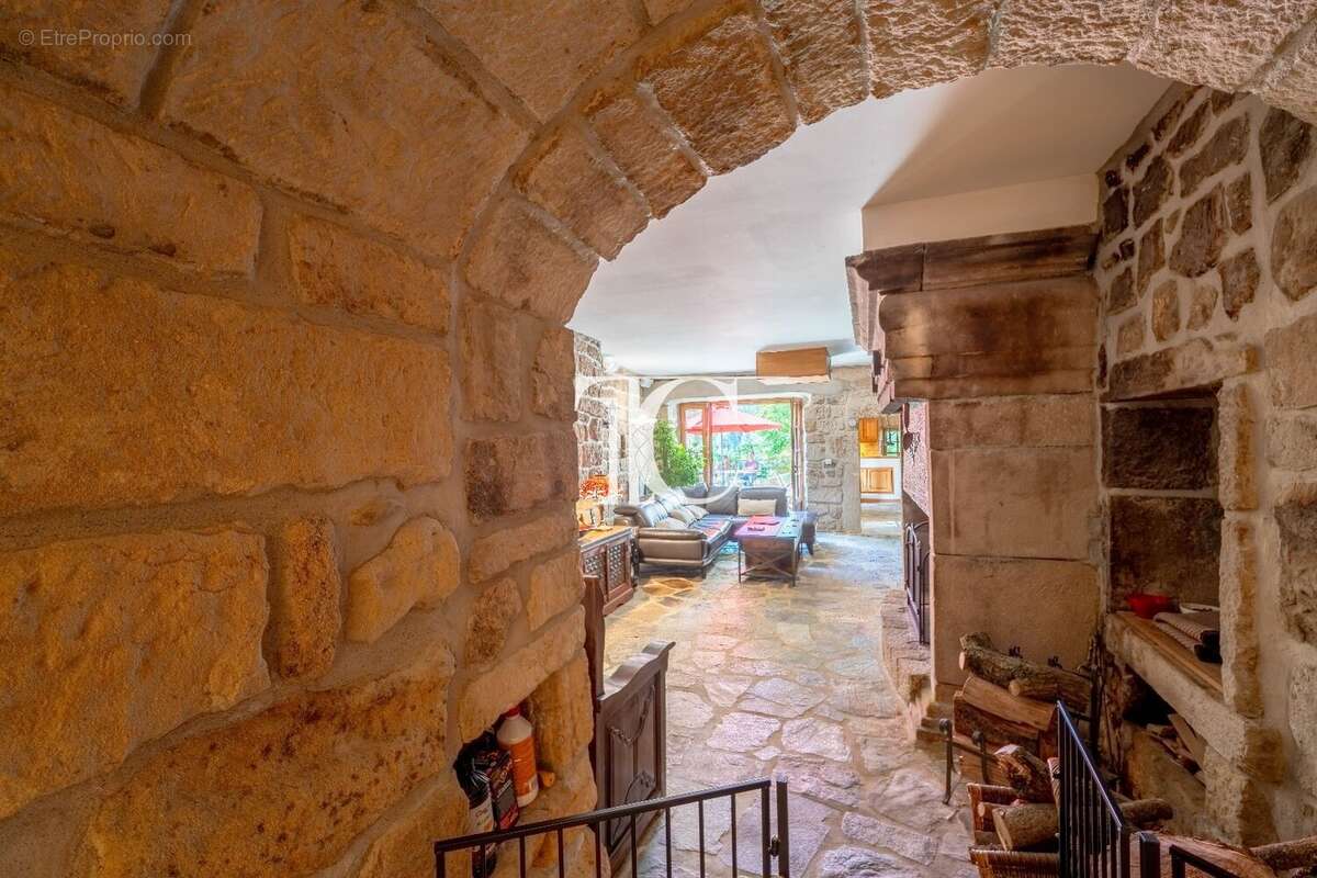 Maison à LABLACHERE