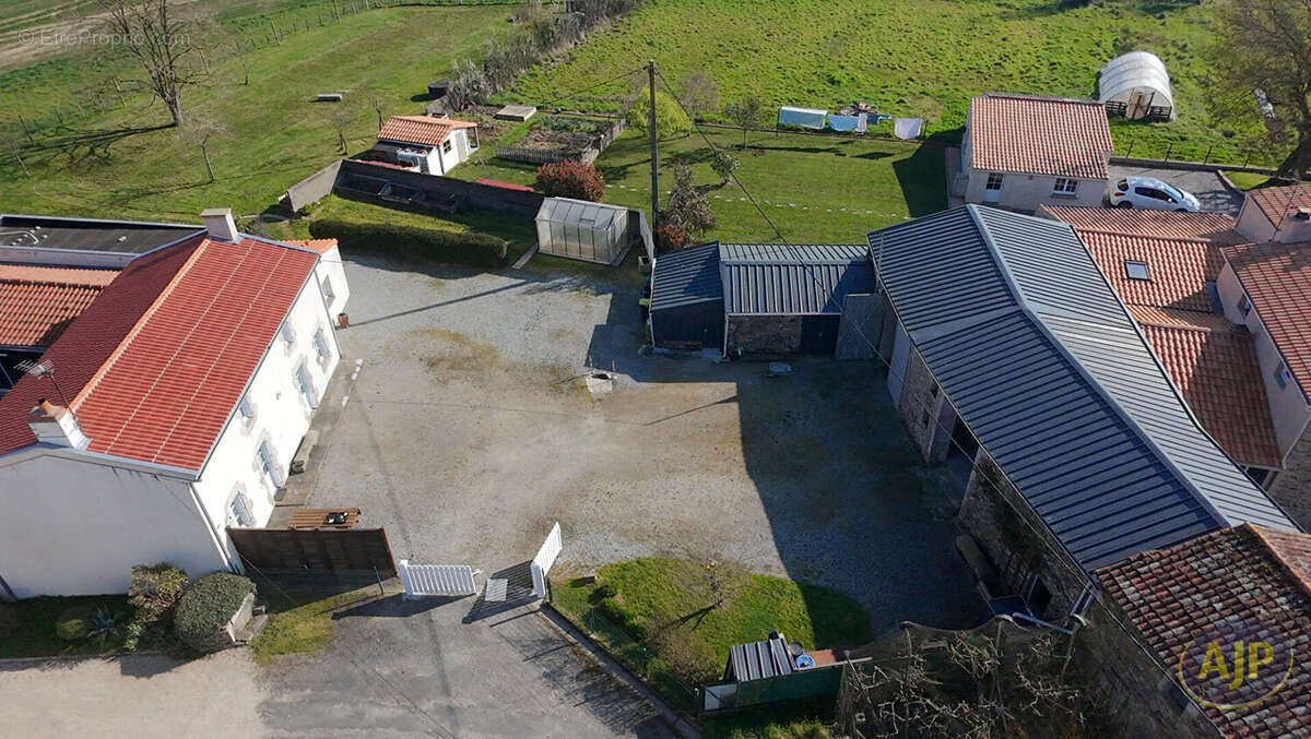 Maison à VIEILLEVIGNE