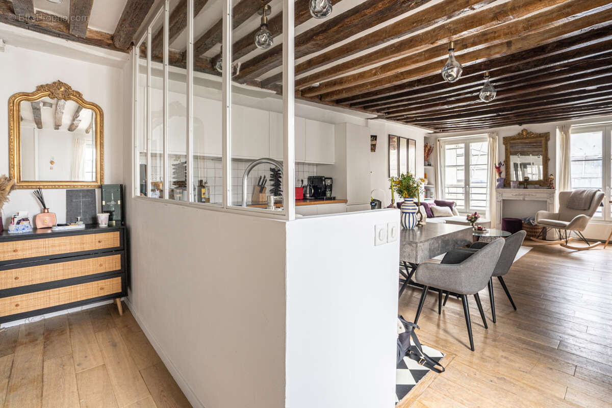 Appartement à PARIS-3E