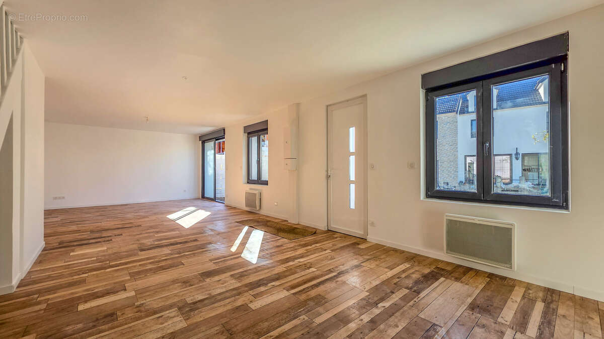 Maison à SARTROUVILLE