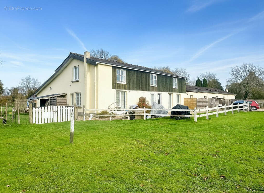 Maison 600 m² à La Meziere  - photo 2
