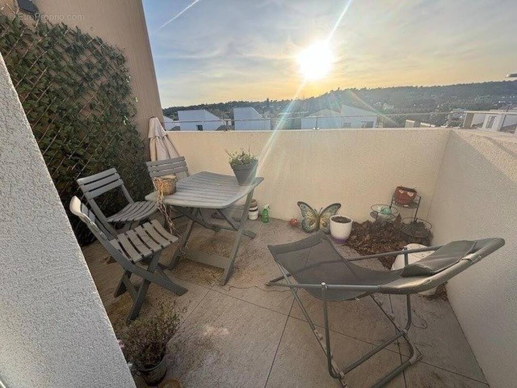 Photo 1 - Appartement à CHATEAUNEUF-DE-GADAGNE