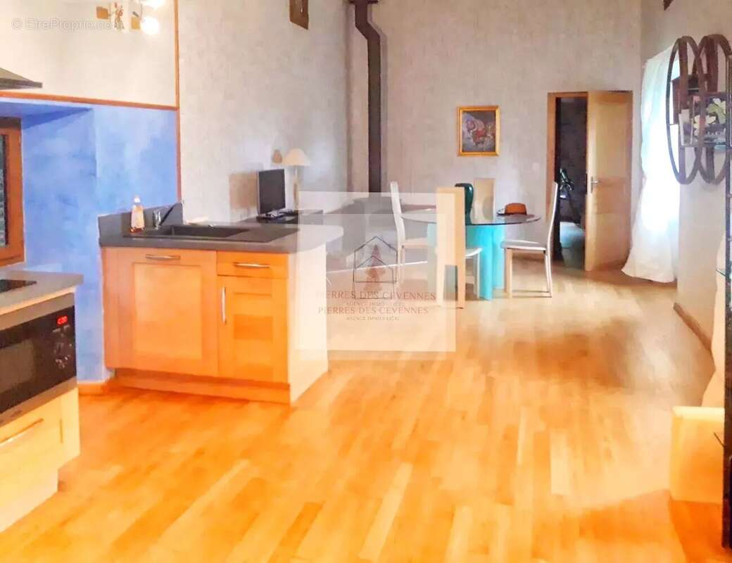 Maison à LE COLLET-DE-DEZE