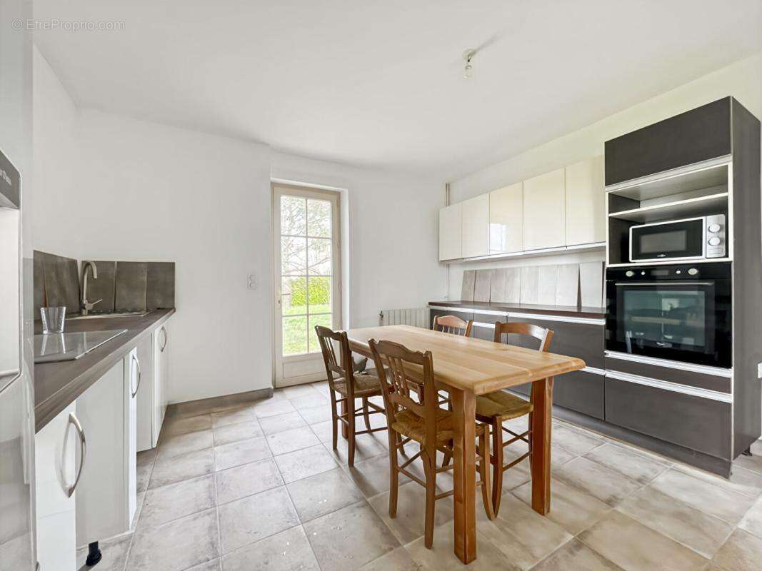 EXCLUSIF À MONTJOIR : Propriété de Caractère de 260 m² ? DPE A - photo 5