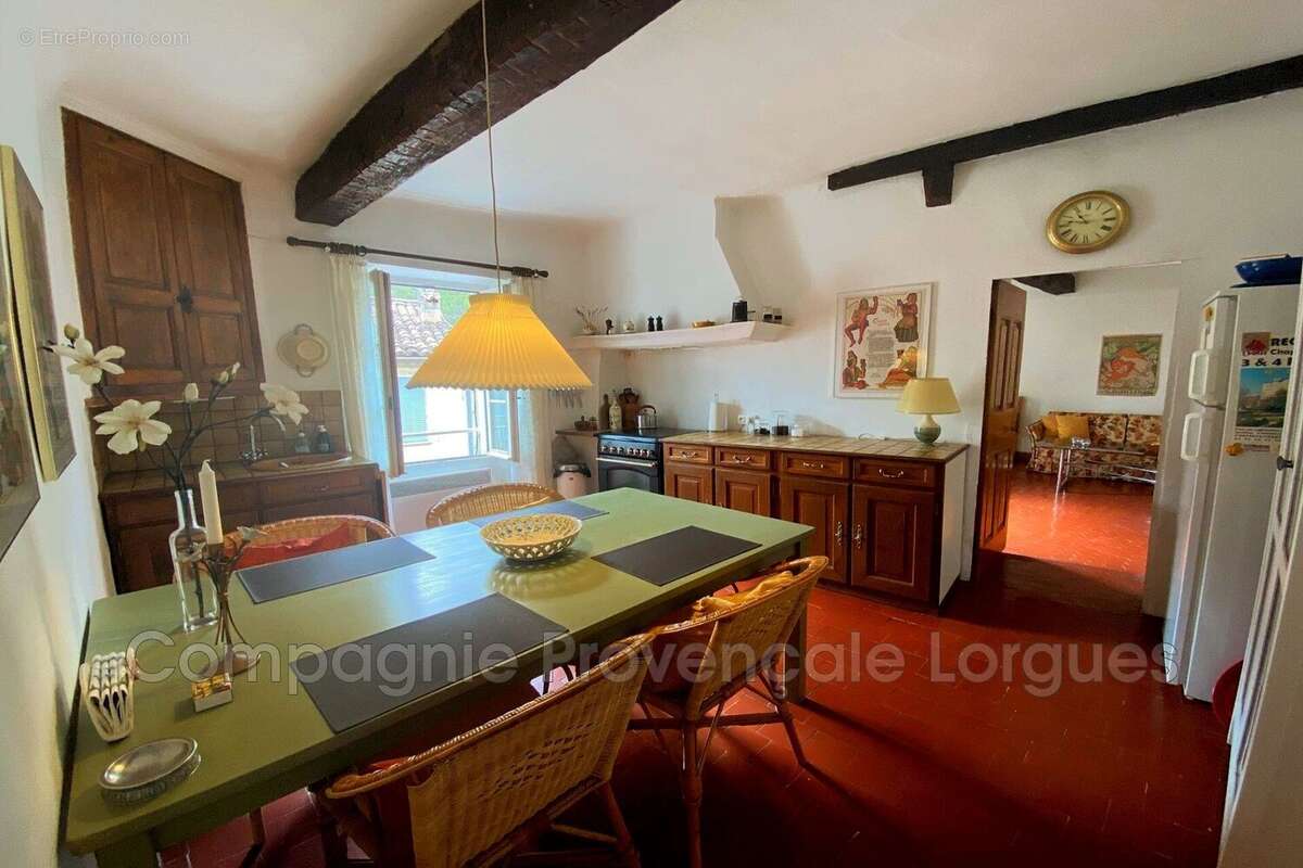 Maison à ENTRECASTEAUX