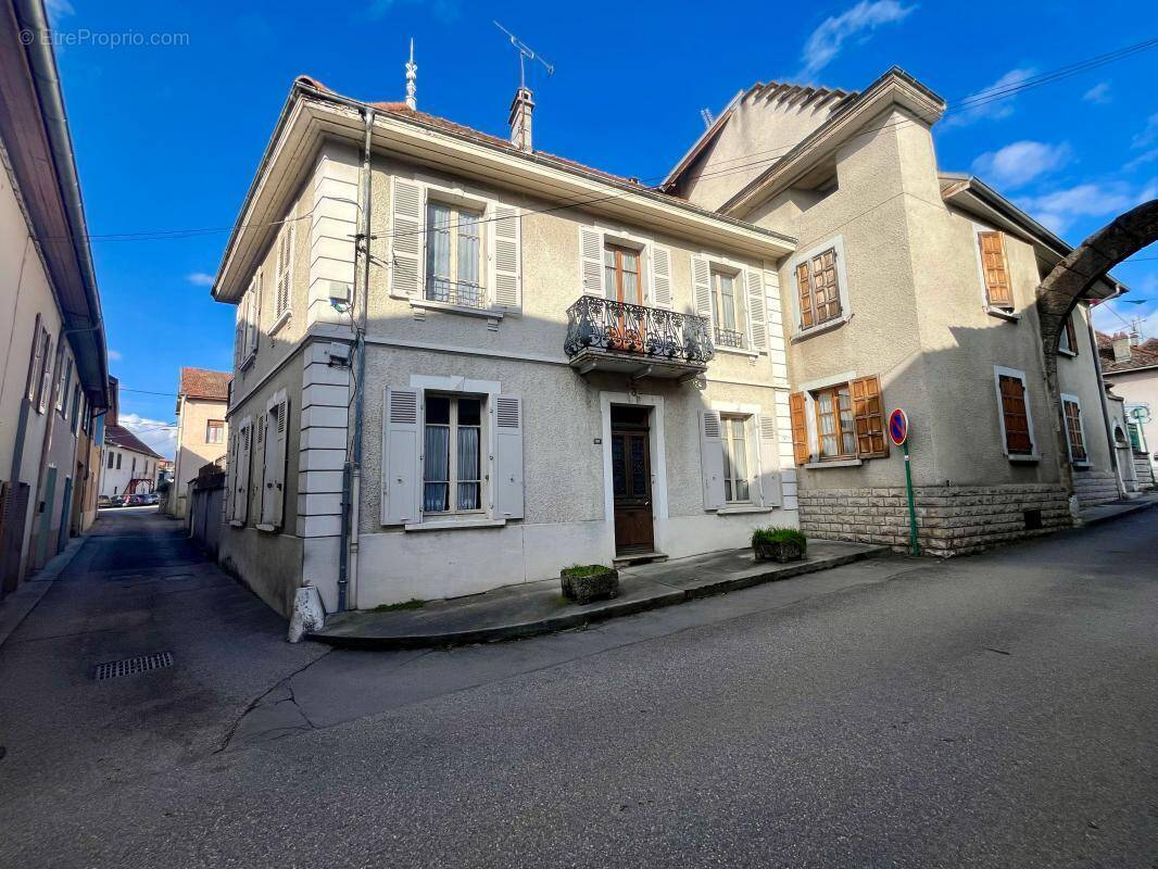 Maison à SAINT-GENIX-SUR-GUIERS