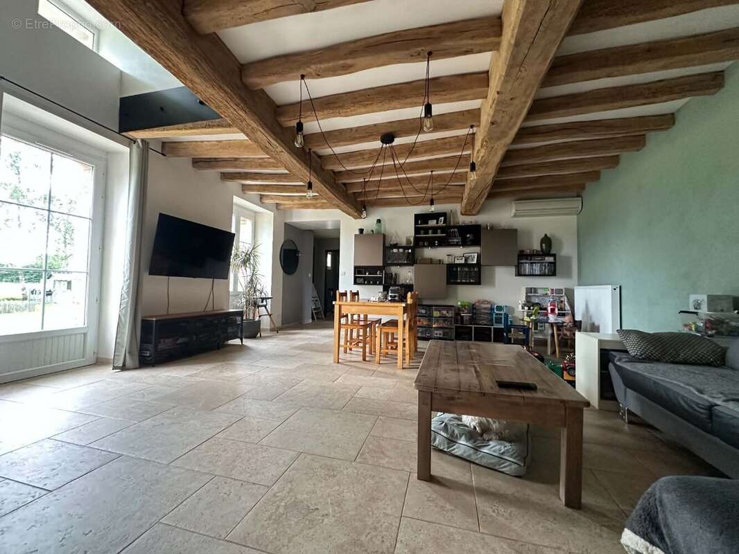 Maison à SAINT-GEORGES-DES-GARDES