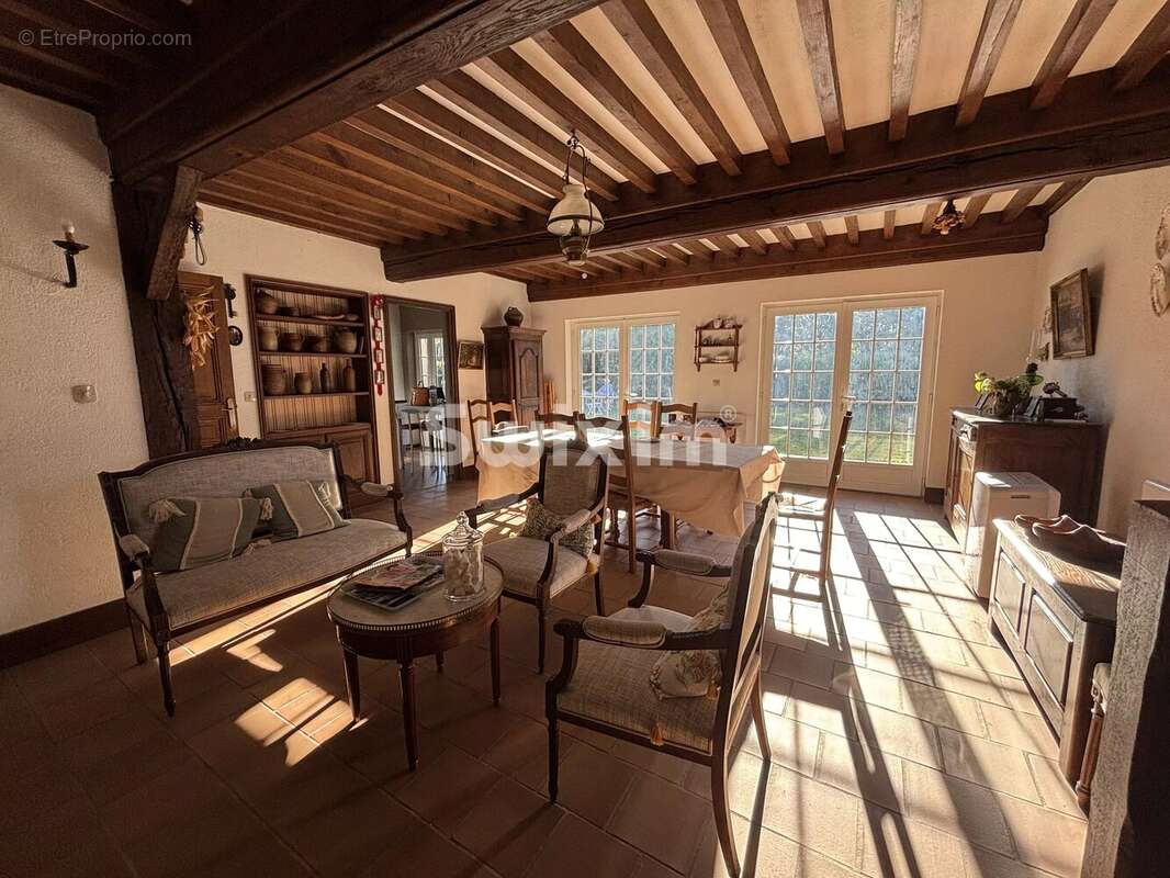 Maison à LA ROCHE-EN-BRENIL