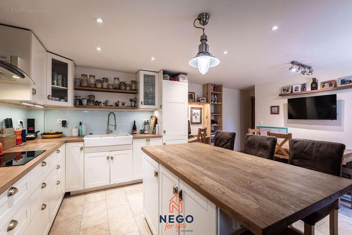 À Vendre - Maison de village 7 pièces - 130 m²  - Tincave - photo 4