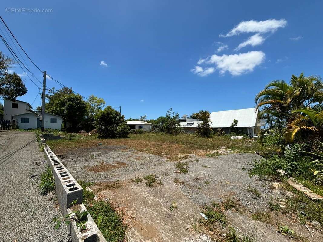 Terrain à LE TAMPON