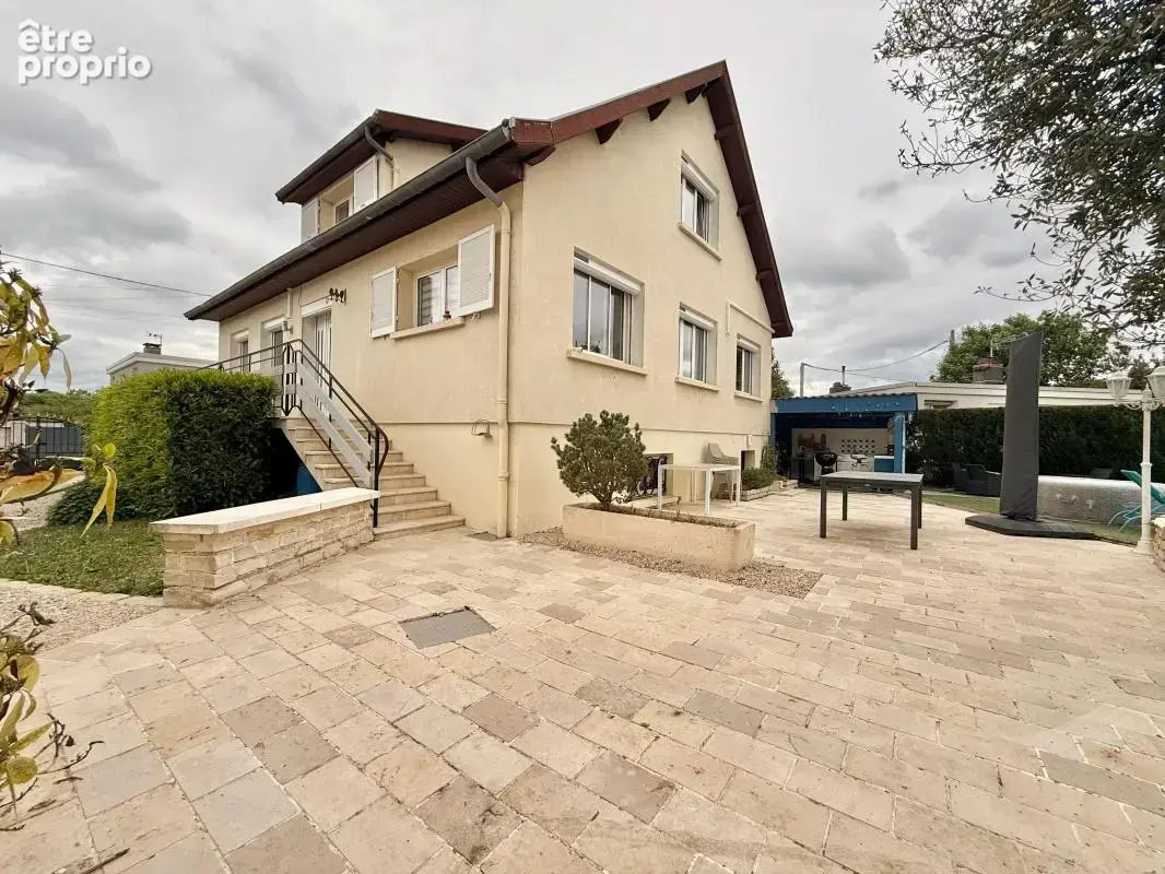 Maison sur sous-sol - 4 chambres - piscine - terrain de 644m² - photo 2