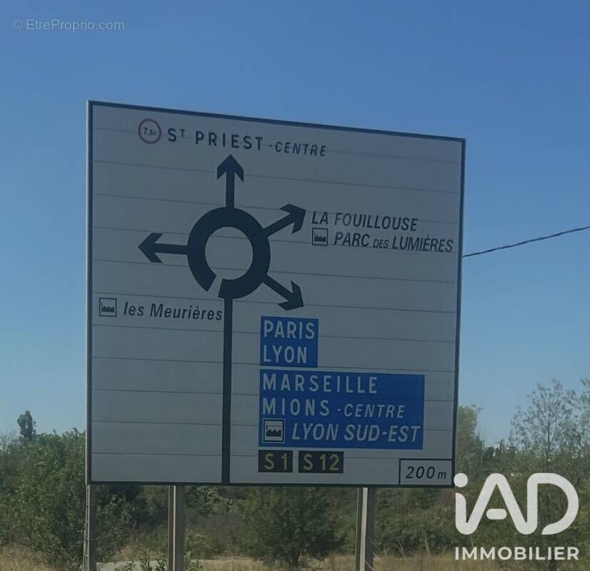 Photo 1 - Commerce à SAINT-PRIEST